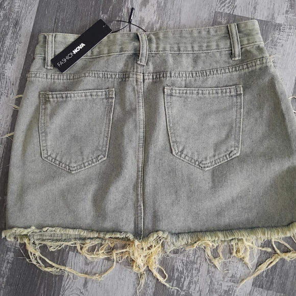Vintage wash denim distressed skirt - Picture 5 of 5